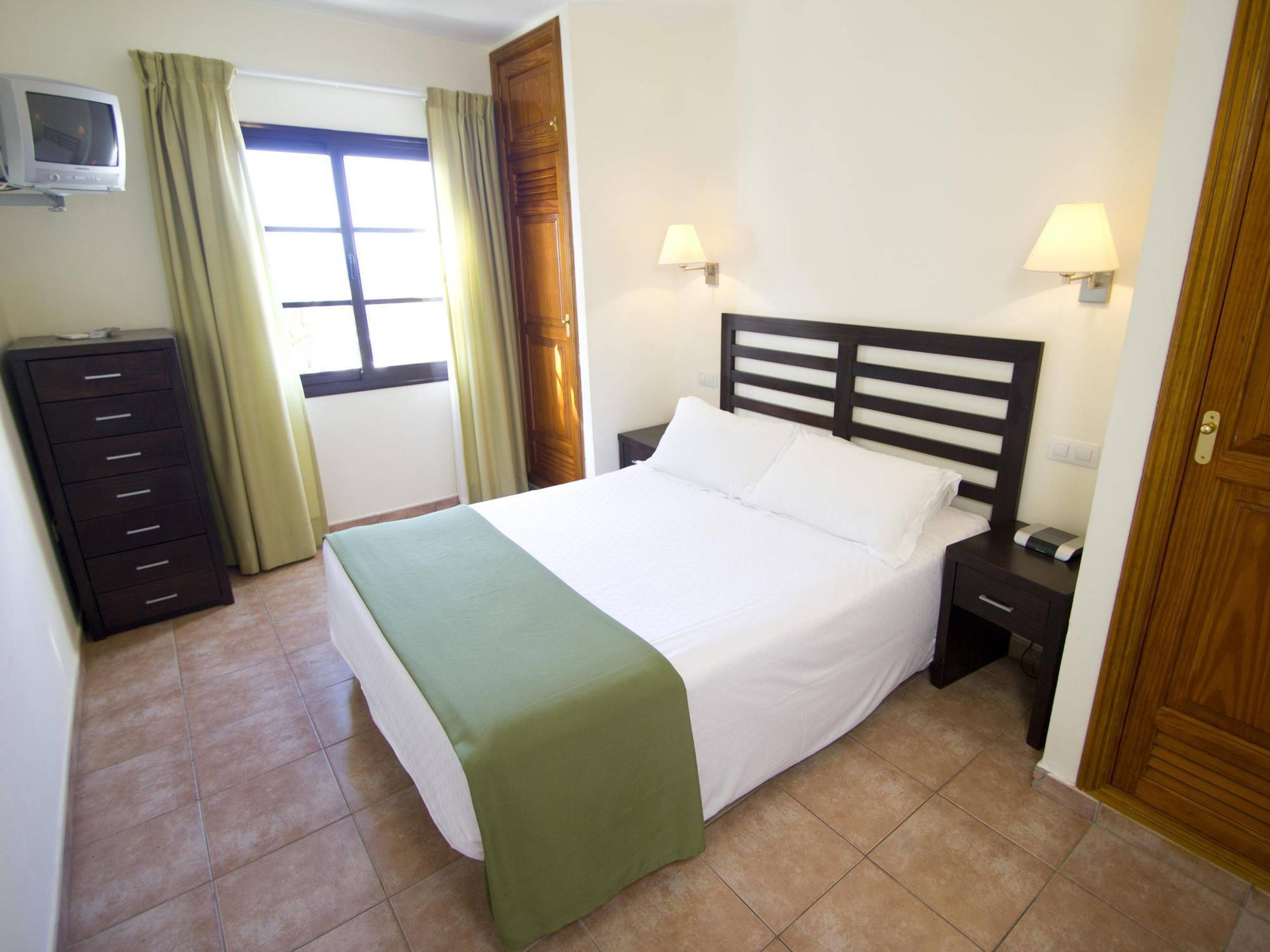 Apartahotel Jardines Del Sol 4*